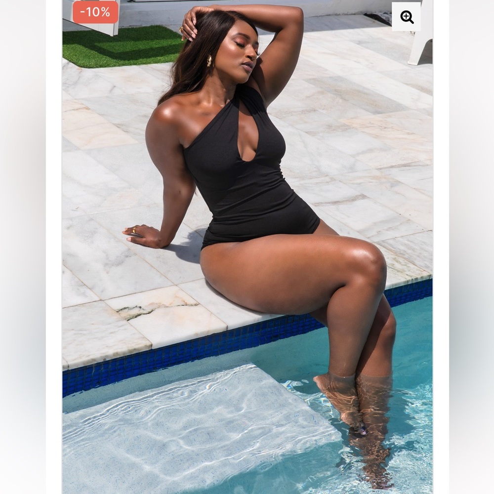 One shoulder swimsuit